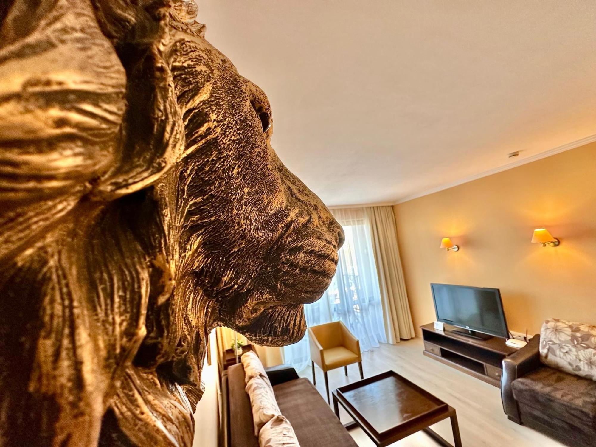 Apartment Menada In Royal